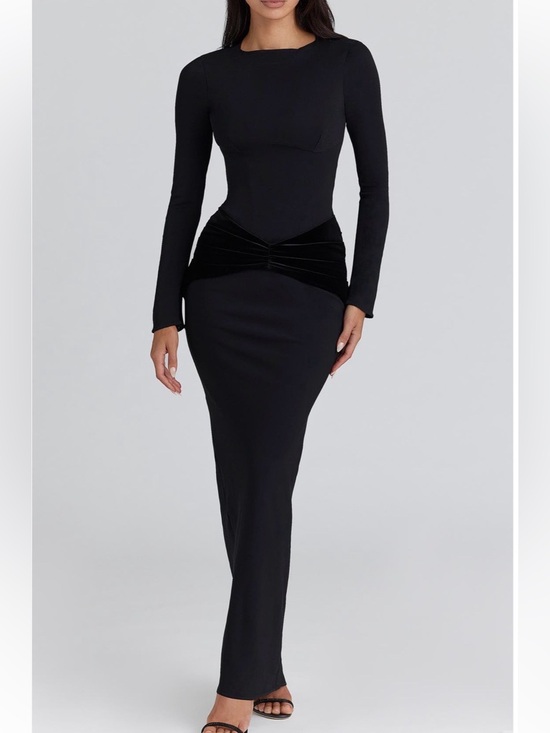 House of CB Dresses & Skirts - House Of Cb Athena Long Sleeve Stretch Crepe Gown
